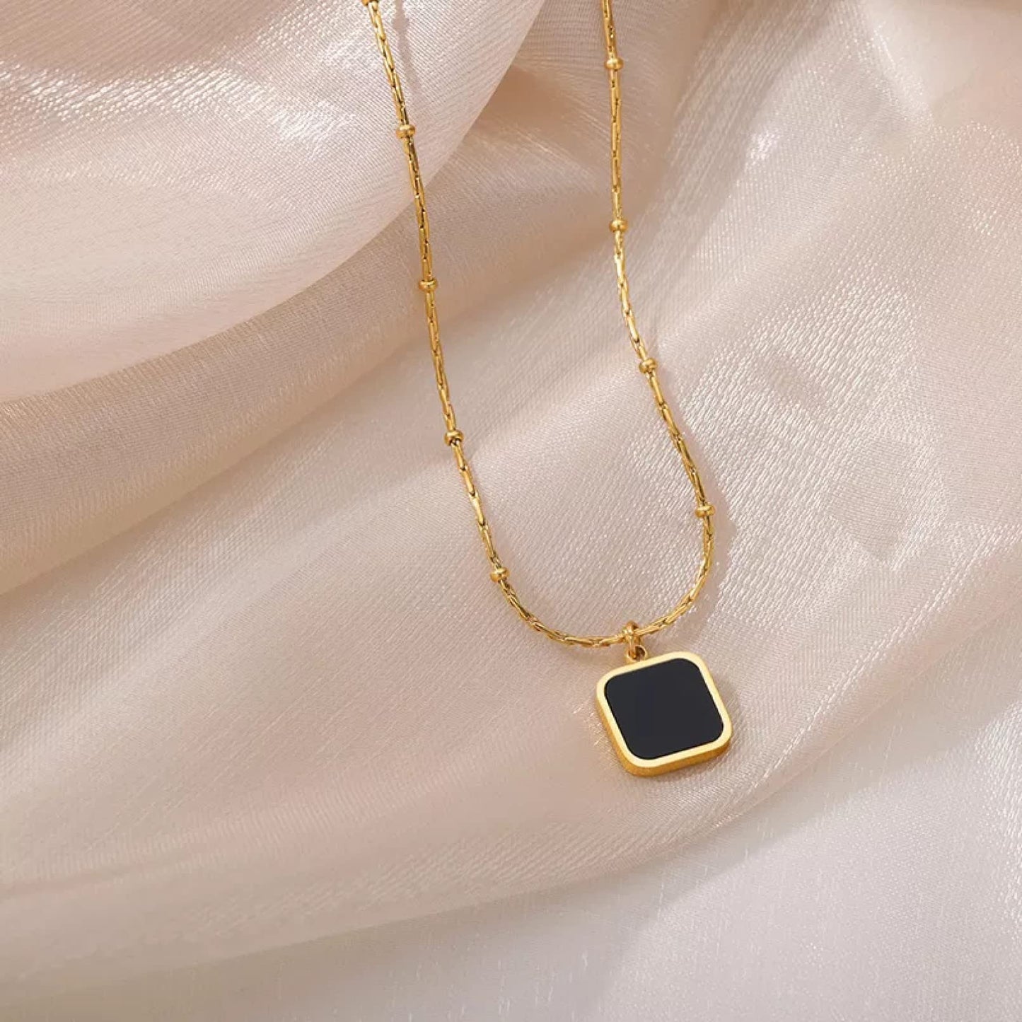 Eterna Charm