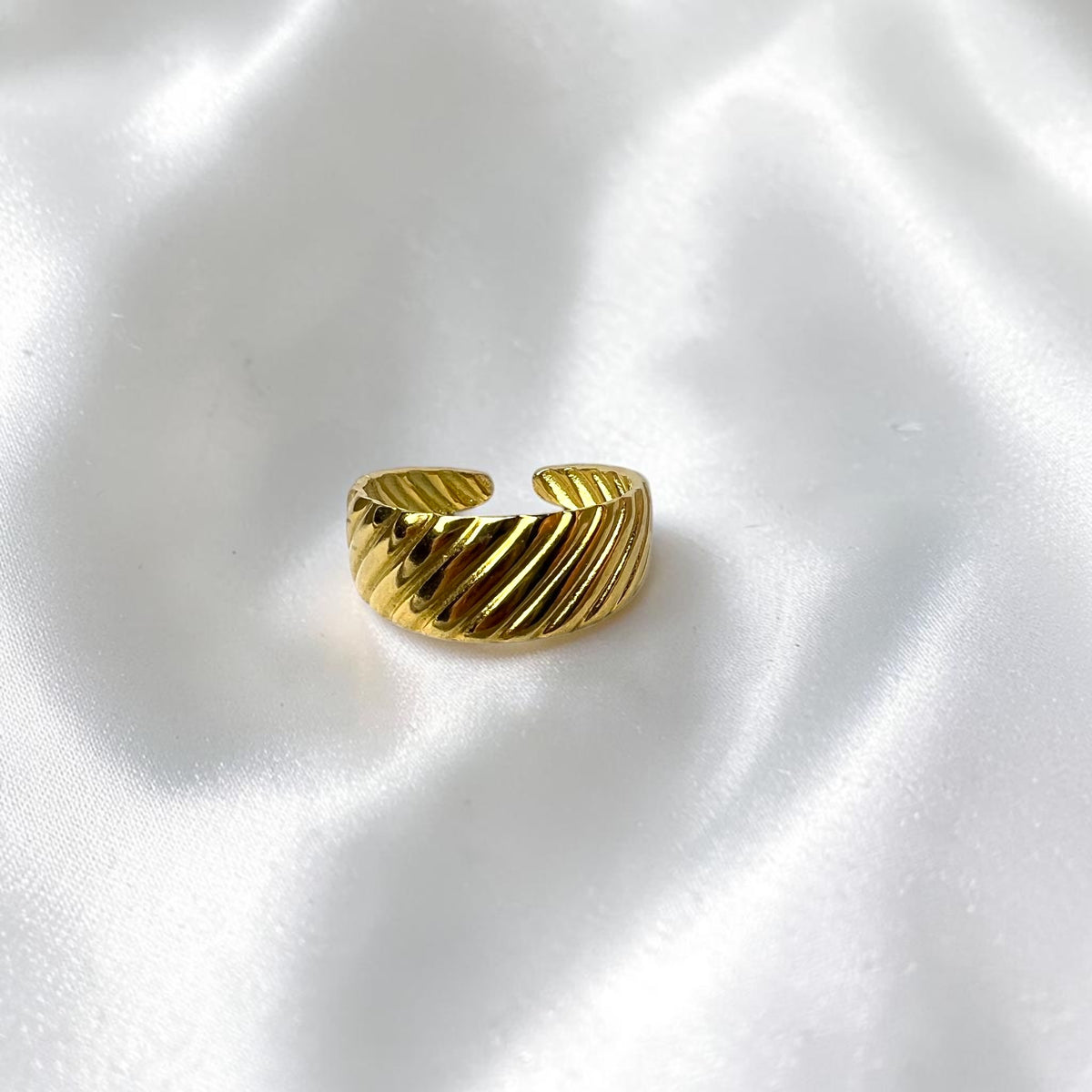 Evelia Ring