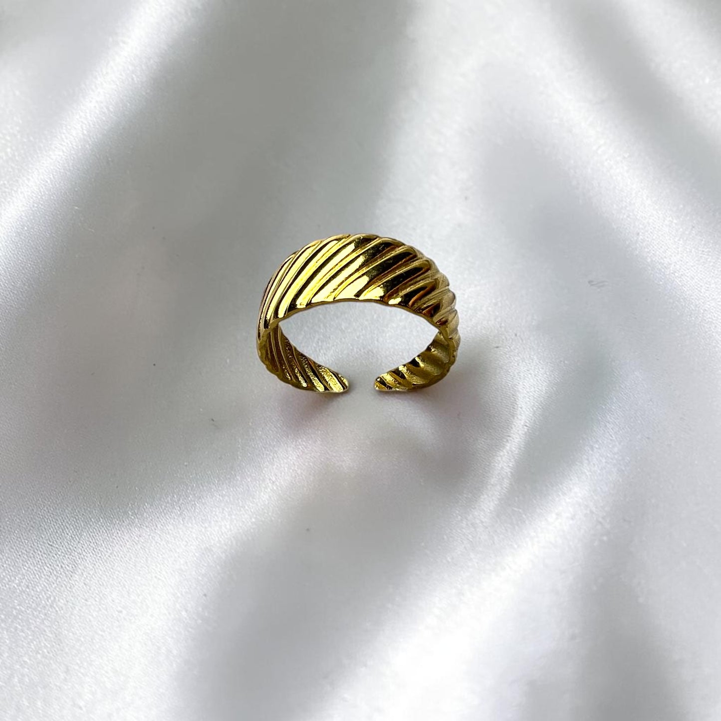 Evelia Ring