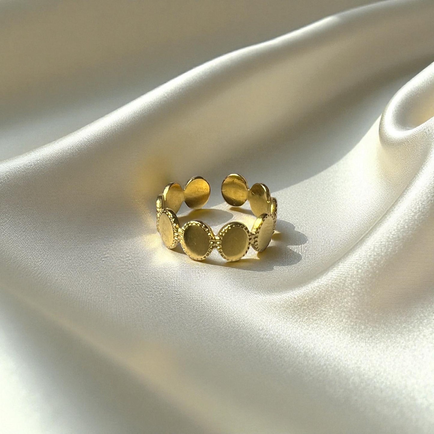 Vespera Ring